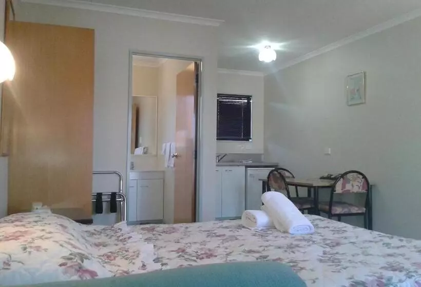 استودیوی استاندارد, Ulster Lodge Motel