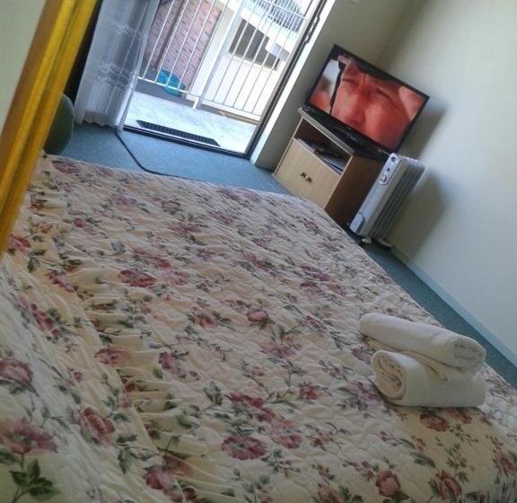 Студия Стандарт, Ulster Lodge Motel