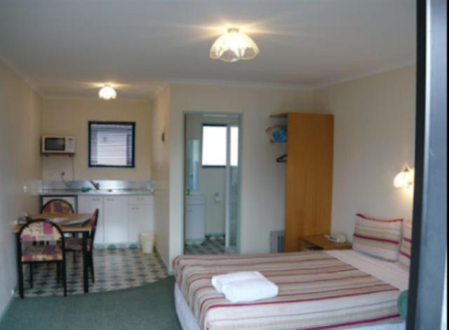 Студия Стандарт, Ulster Lodge Motel