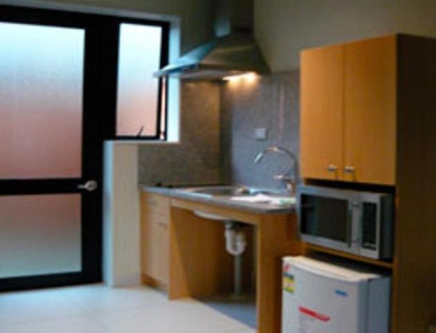 Студия Классика, Ulster Lodge Motel