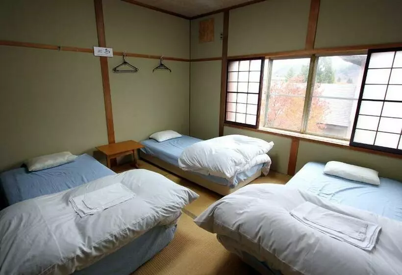 バスルーム共有のトリプルスタンダード, Towadako Backpackers