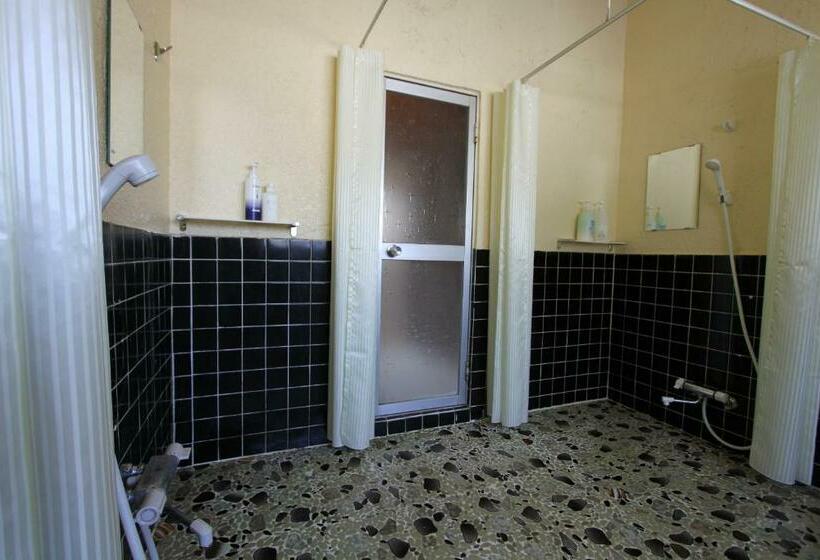 Трехместный Номер Стандарт Совместная Ванная, Towadako Backpackers