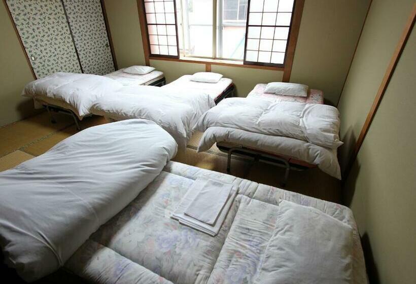 스탠다드 4인용 룸 공용 욕실, Towadako Backpackers