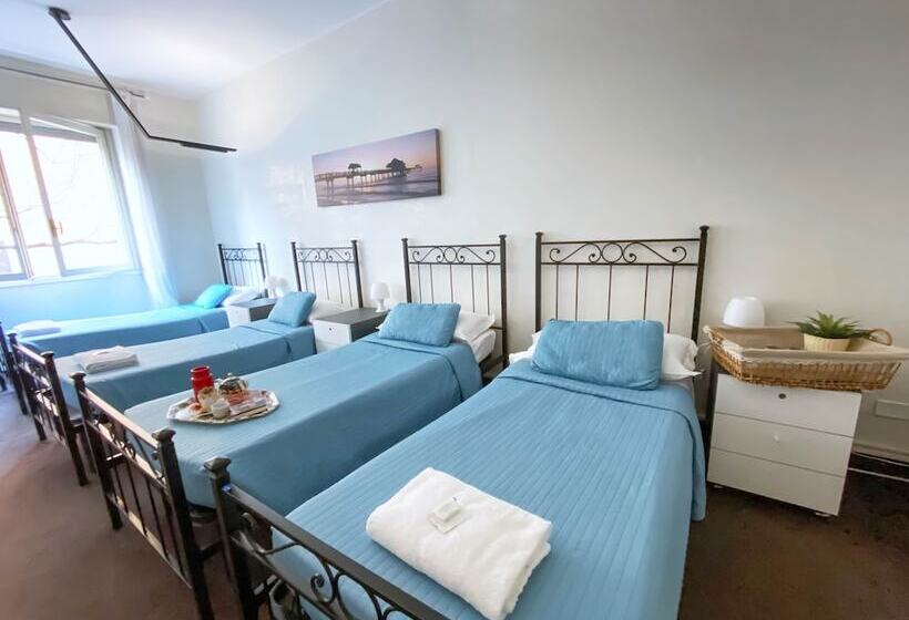 Standard Cuadruple Room Shared Bathroom