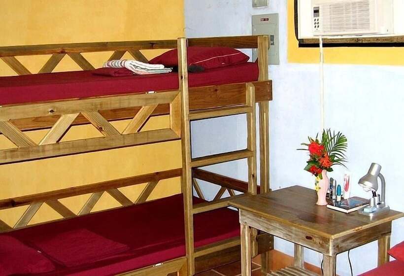 بنگله خانوادگی, Denny S Beach Resort