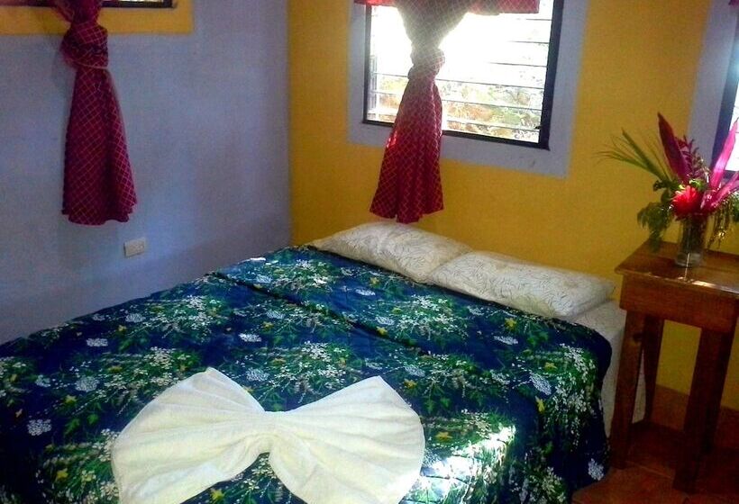 بنگله خانوادگی, Denny S Beach Resort