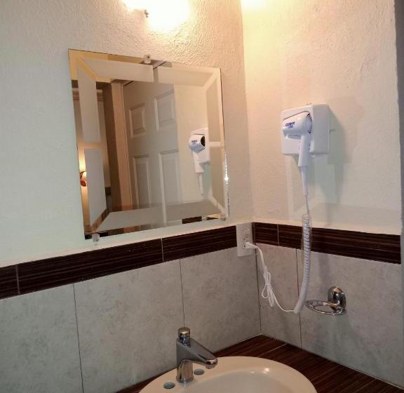 اتاق اجرایی سه نفره, La Merced