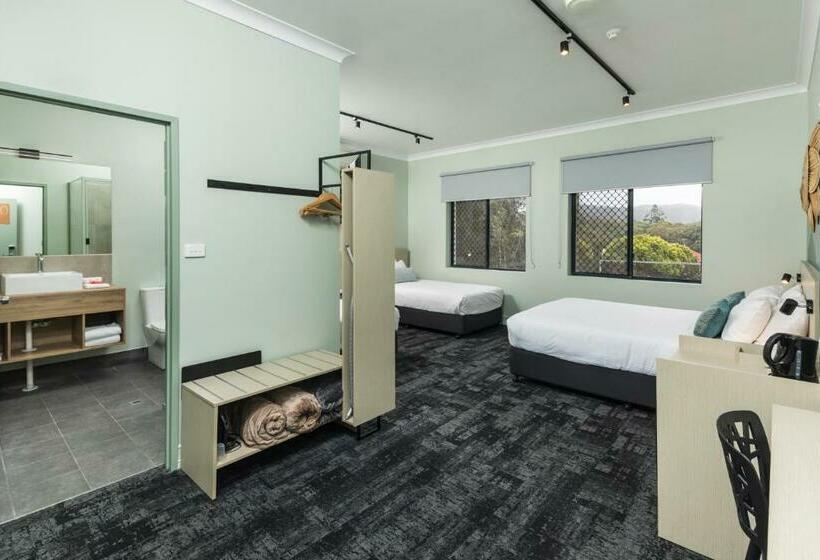 Estúdio Familiar, Nightcap At Atherton