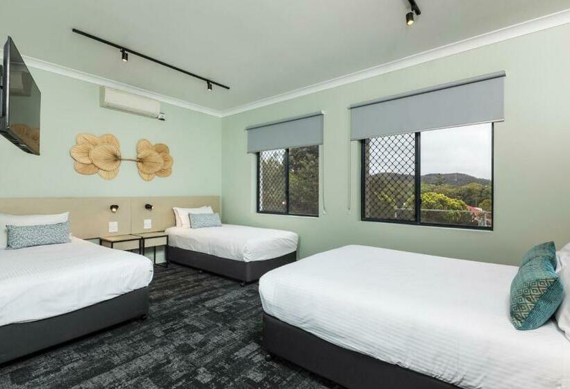 Estúdio Familiar, Nightcap At Atherton