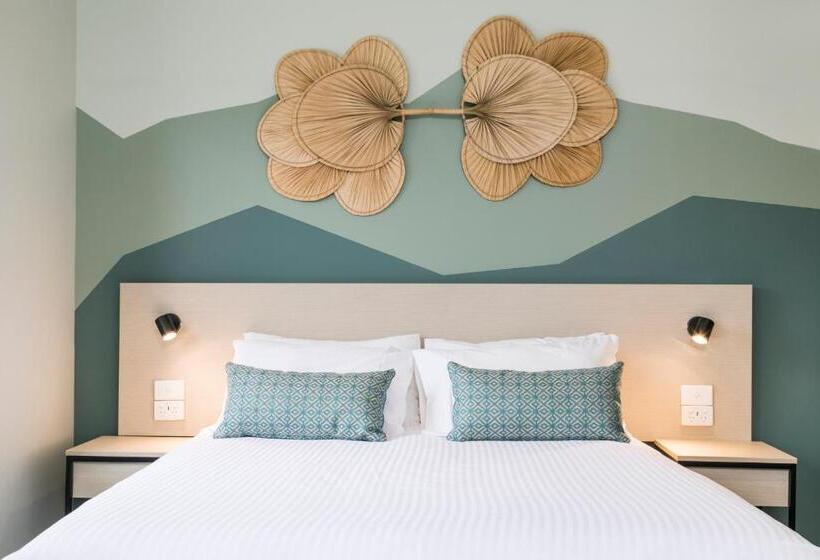 Estúdio Familiar, Nightcap At Atherton