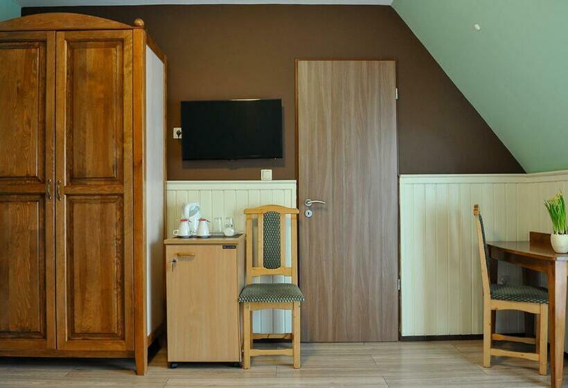 Номер Стандарт, Piroska Villa