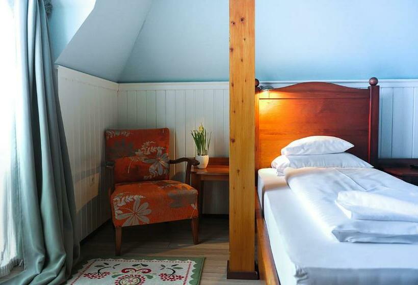 标准间, Piroska Villa