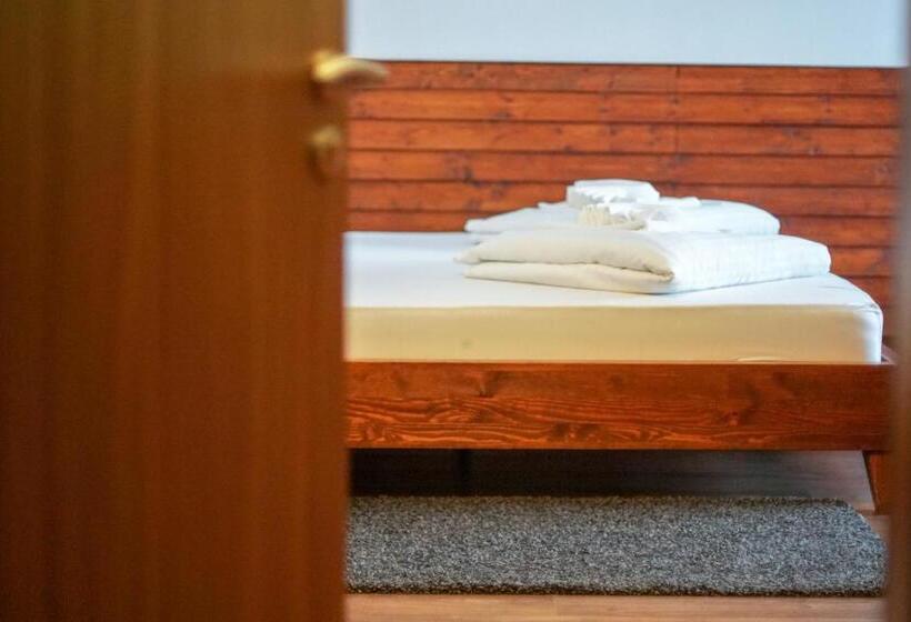 小型套房, Piroska Villa