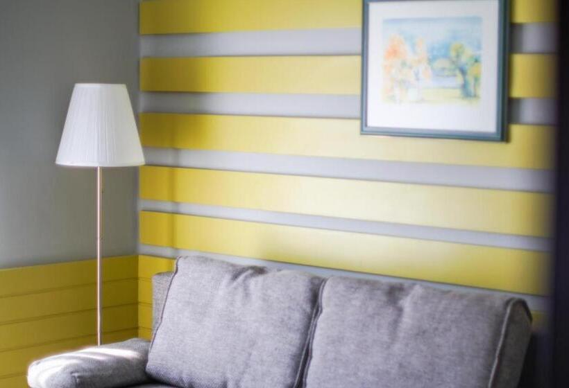 套房, Piroska Villa