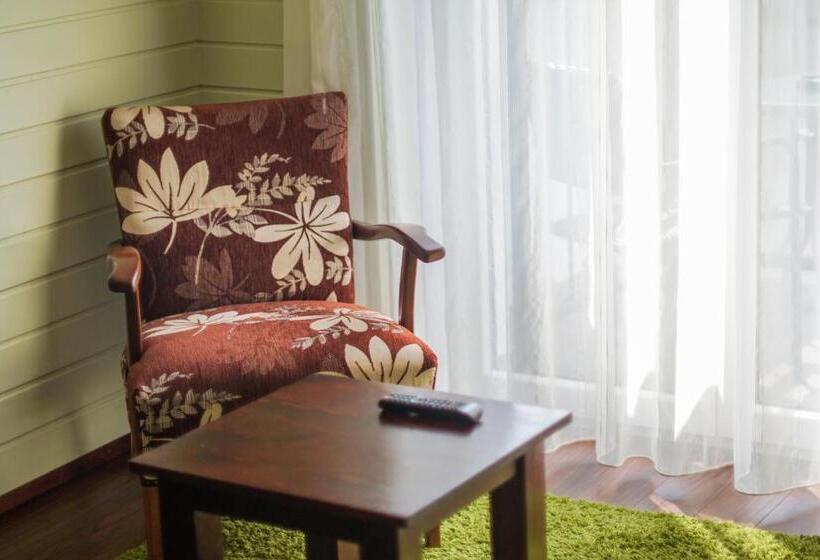 套房, Piroska Villa