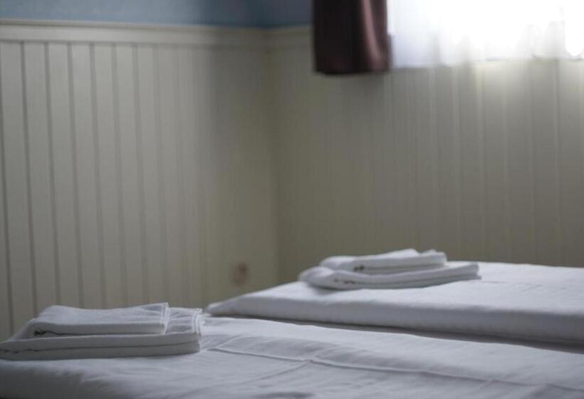 套房, Piroska Villa