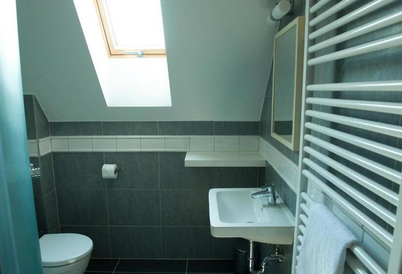 套房, Piroska Villa