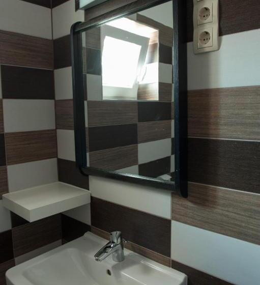 套房, Piroska Villa