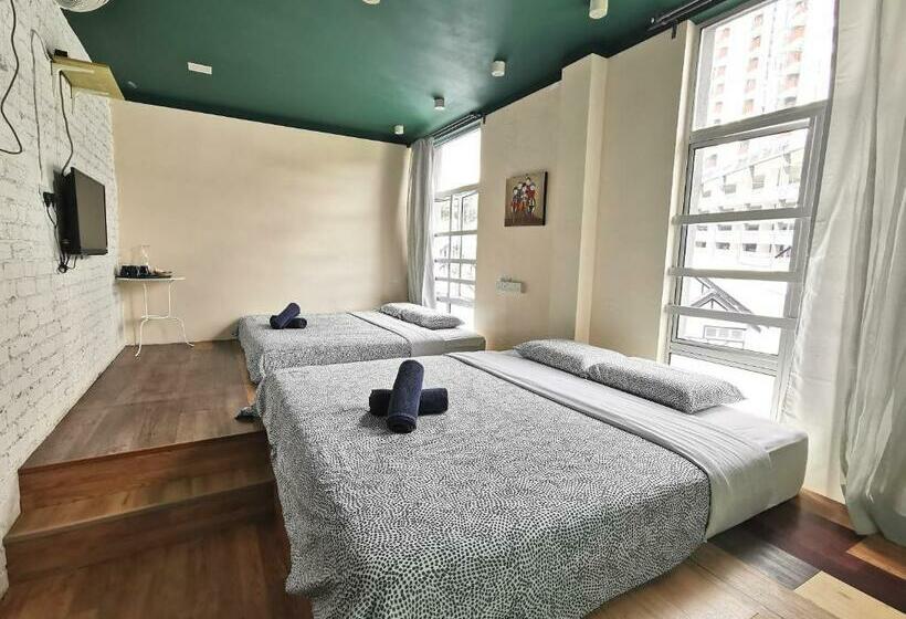 חדר סטנדרט לארבעה, Snooze Too