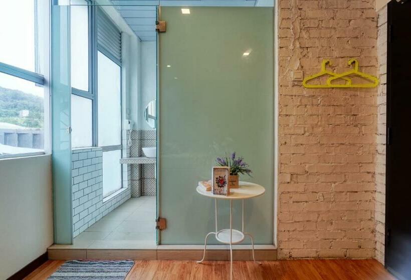 חדר סטנדרט, Snooze Too