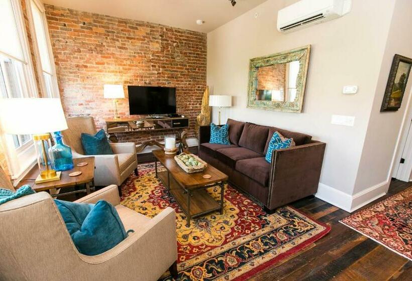 جناح, The Windsor  Asheville