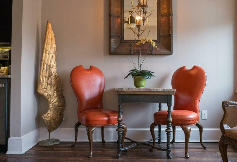 جناح, The Windsor  Asheville