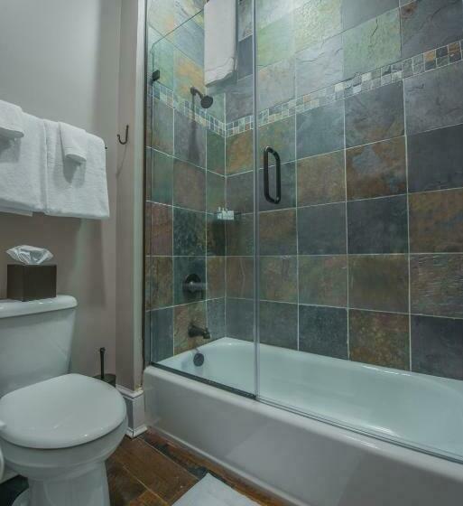 جناح, The Windsor  Asheville