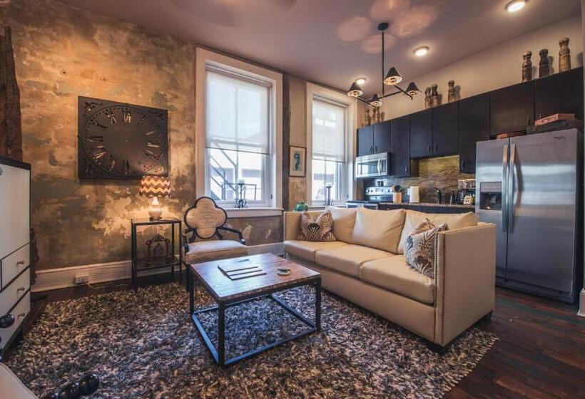 جناح, The Windsor  Asheville