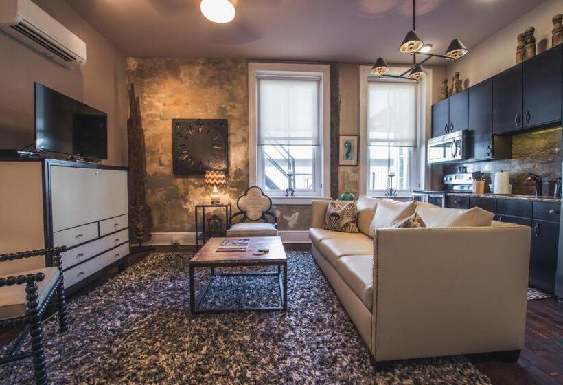 جناح, The Windsor  Asheville