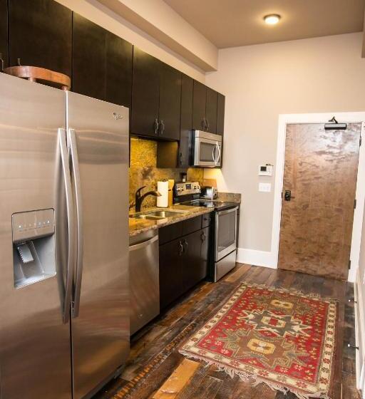 جناح سرير كينج, The Windsor  Asheville