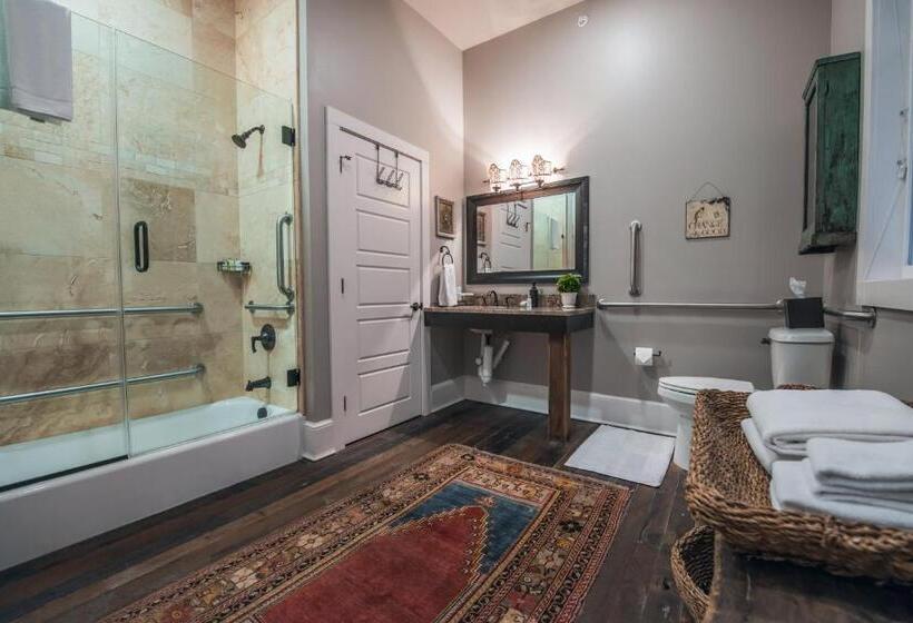 جناح سرير كينج, The Windsor  Asheville