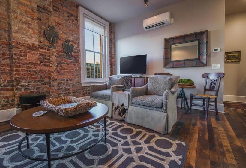 جناح سرير كينج, The Windsor  Asheville