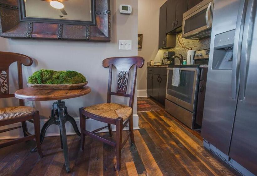 Люкс Кровать Кинг, The Windsor  Asheville