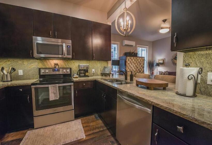 جناح إدارى, The Windsor  Asheville