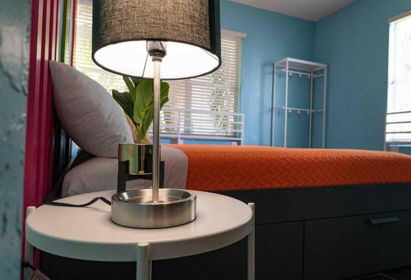 带大床的豪华间, Beds N' Drinks