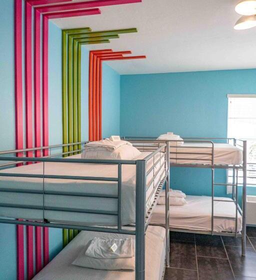 标准间, Beds N' Drinks