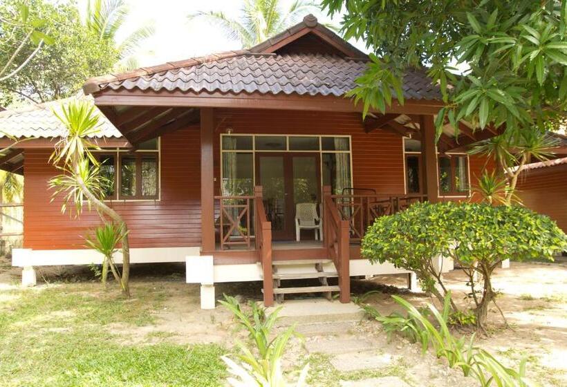 2 Bedroom Superior Bungalow Garden View, Bayview Beach Resort