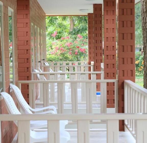 חדר משפחתי נוף לגינה, Bayview Beach Resort