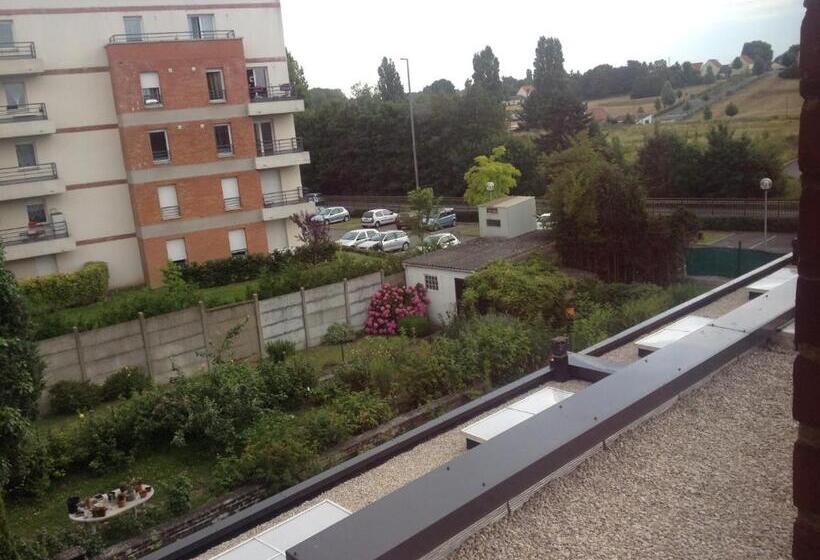 标准三人间, Le Jardin