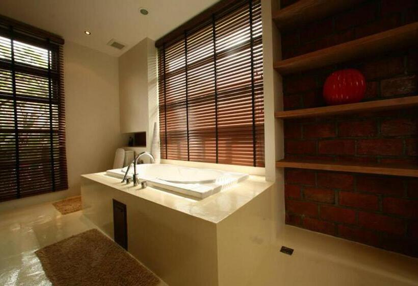 带花园景观和一个卧室的别墅, Puripai Villa