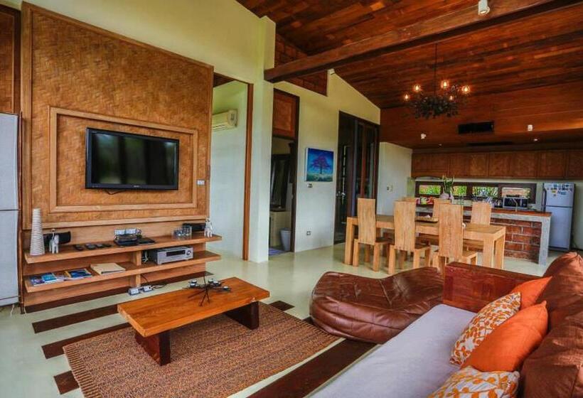 带花园景观和一个卧室的别墅, Puripai Villa