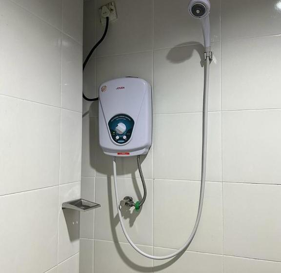 غرفة عائلية, Baron