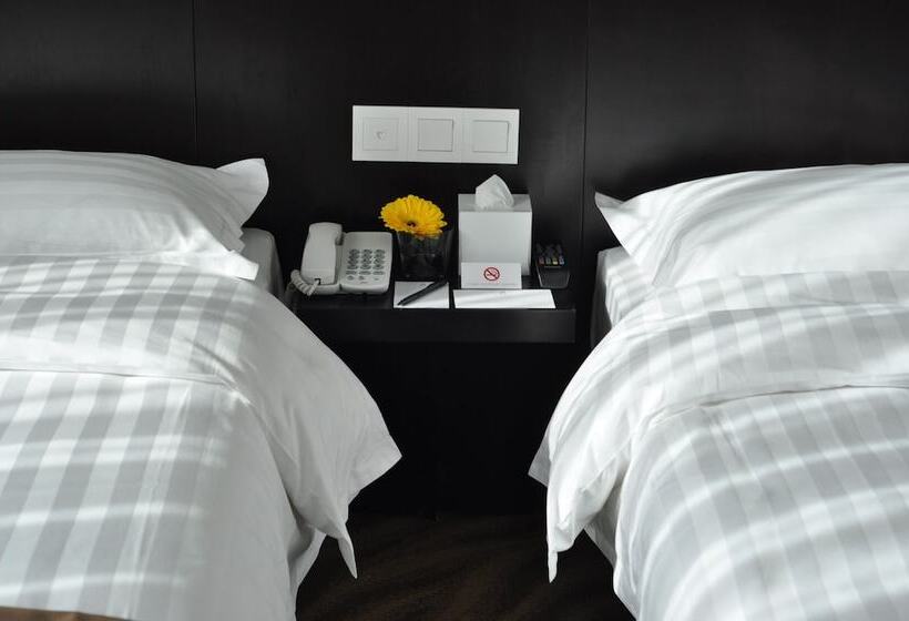 חדר דלוקס לשלושה, Dreamtel Kota Kinabalu