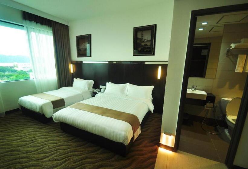 חדר דלוקס לשלושה, Dreamtel Kota Kinabalu