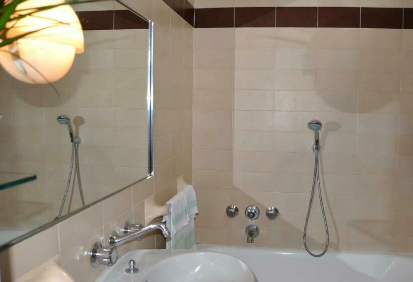 חיבור הדירה עם חדר שינה אחד, Golf