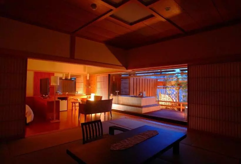 デラックスの４人部屋, Grandia Housen
