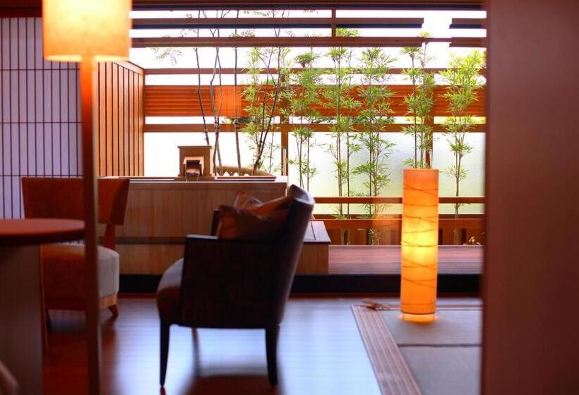 デラックスの4人部屋, Grandia Housen