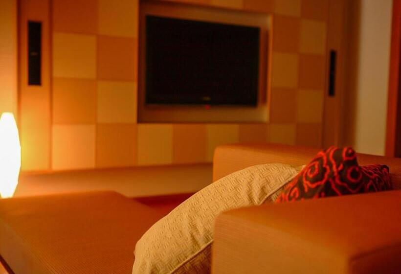 スタンダード4人部屋, Grandia Housen