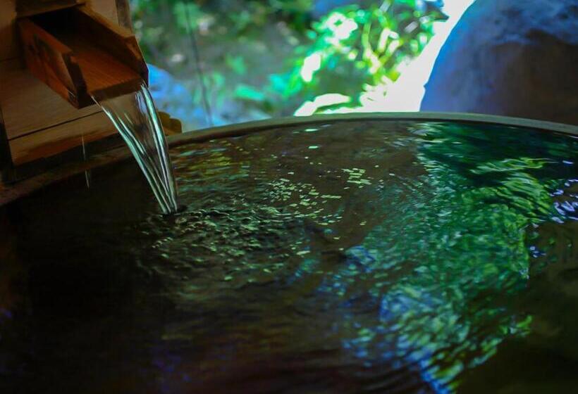 スタンダード4人部屋, Grandia Housen