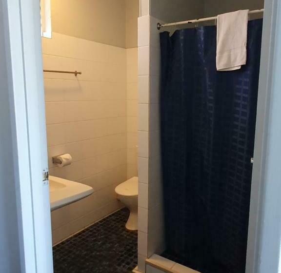 חדר סטנדרט לשלושה, Kooyong